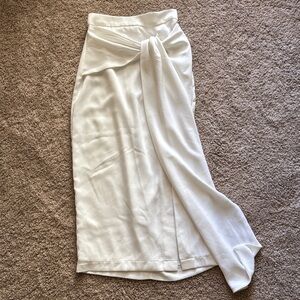 Chic White Midi Skirt